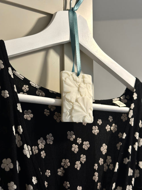 The Gilded Grove Scented Wax Sachet