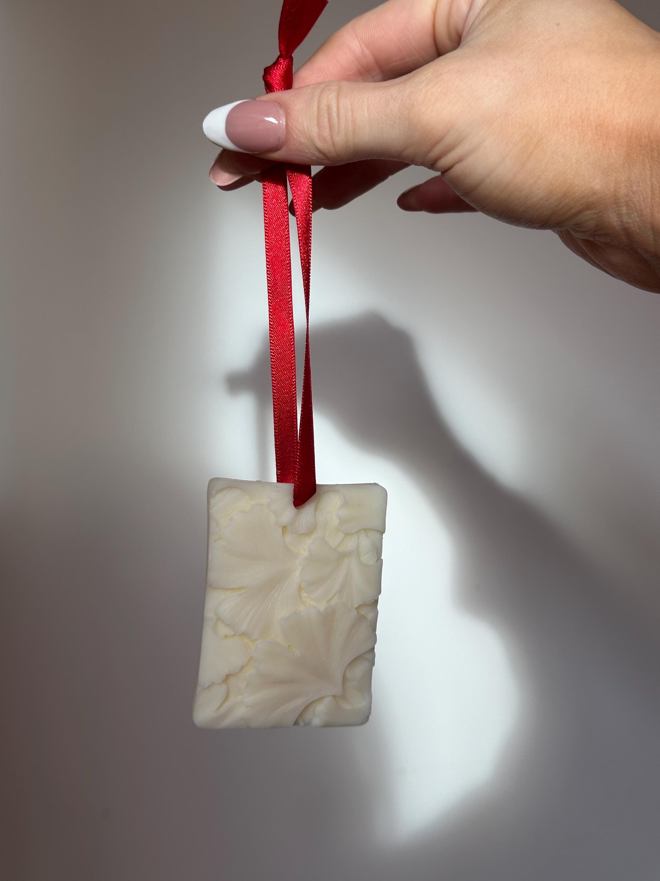 The Gilded Grove Scented Wax Sachet